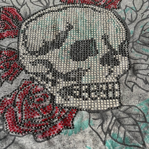 Harley-Davidson Rhinestone Tee with Skull and Roses / Rhinestone Graphic - Picture 4 of 9
